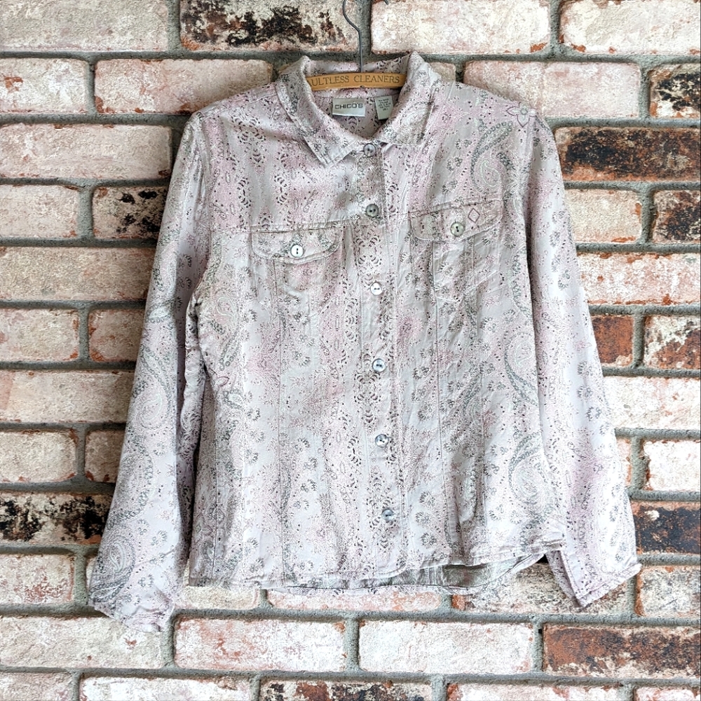 🌸 Chico's Pale Pink Paisley Button Down Shirt Size 1